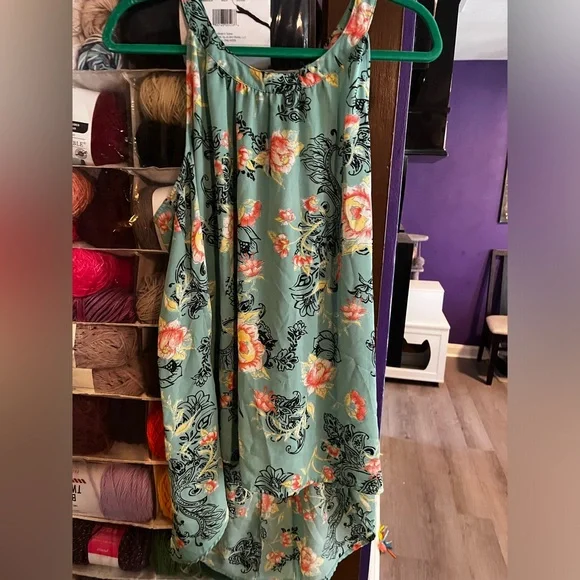 Torrid sleeveless tank with floral patter - Picture 1 of 3